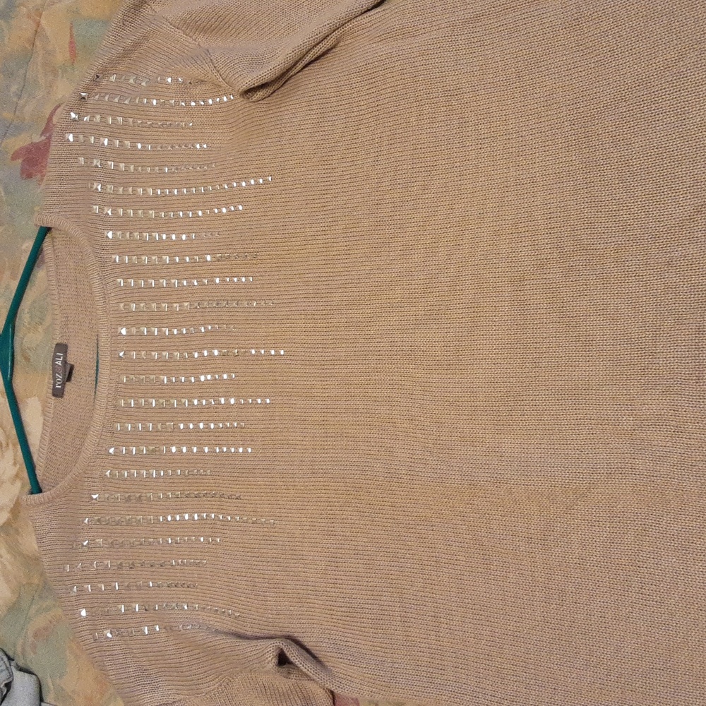Roz & Ali sweater, sz XL, Color Beige, 3/4 " sleeves with cuff,Silver metal top